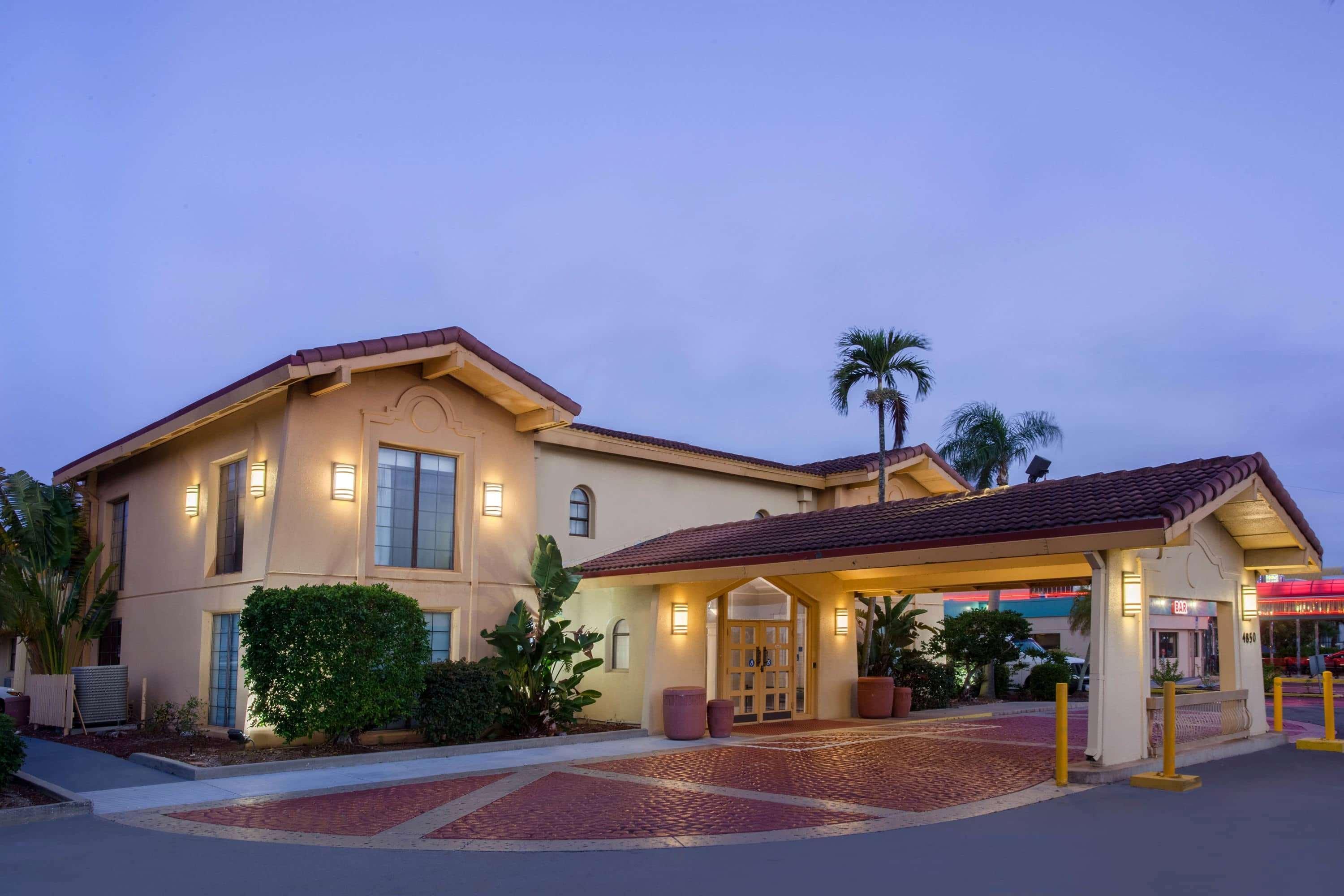 Baymont By Wyndham Fort Myers Central Dış mekan fotoğraf