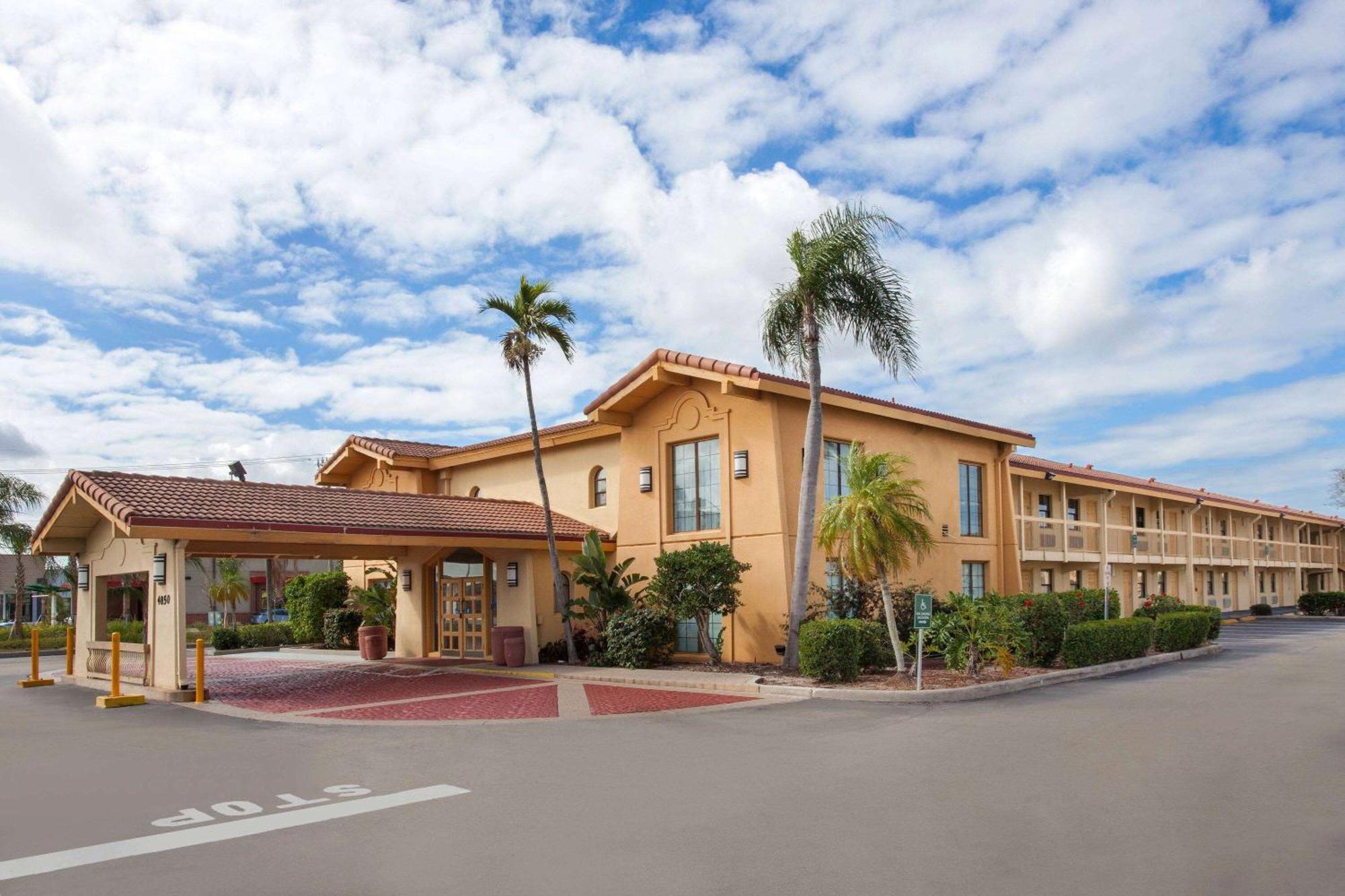 Baymont By Wyndham Fort Myers Central Dış mekan fotoğraf